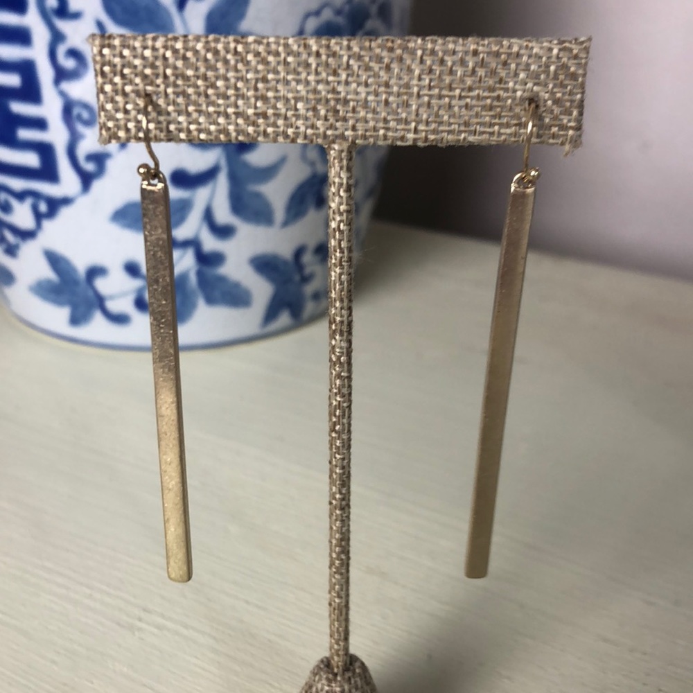 Last one!! New Gold Bar Fashion Earrings - Picture 3 of 3